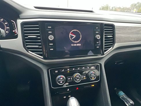 Used 2023 Volkswagen Atlas Cross Sport SE image 32
