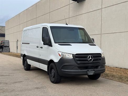Used 2022 Mercedes-Benz Sprinter 1500 image 4