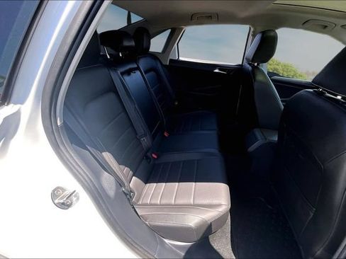 Used 2024 Volkswagen Jetta SE FWD image 24