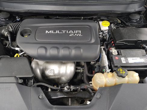 Used 2019 Jeep Cherokee Latitude w/ Popular Appearance Group image 30