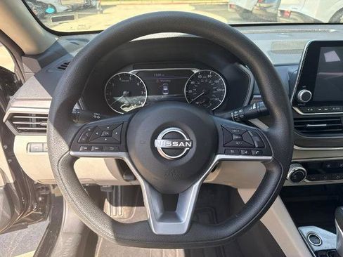 Certified 2025 Nissan Altima 2.5 SV FWD image 13