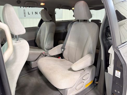 Used 2012 Toyota Sienna LE FWD image 10