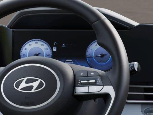 Used 2025 Hyundai Elantra Limited FWD image 14