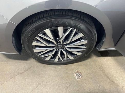 Used 2024 Nissan Altima 2.5 SV FWD image 30