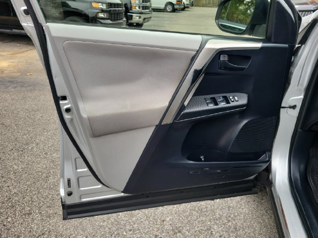 Used 2013 Toyota RAV4 XLE AWD/4WD image 16