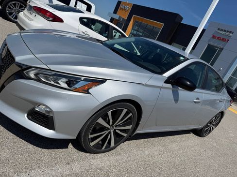 Used 2022 Nissan Altima 2.5 SR FWD image 1
