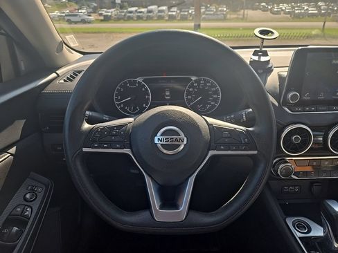 Used 2023 Nissan Sentra SV FWD image 4