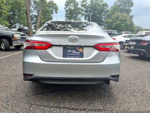 Used 2019 Toyota Camry LE w/ Convenience Package FWD image 3