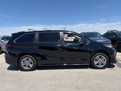 Used 2024 Toyota Sienna Limited FWD image 3