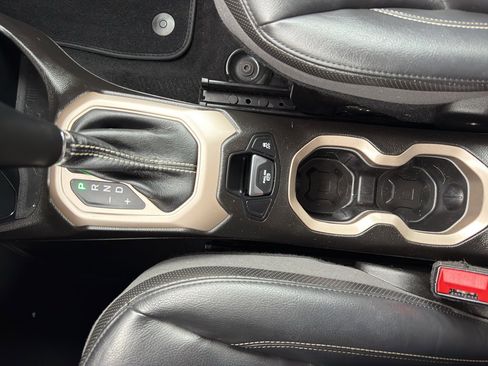 Used 2017 Jeep Renegade Limited w/ Advanced Technology Group image 21