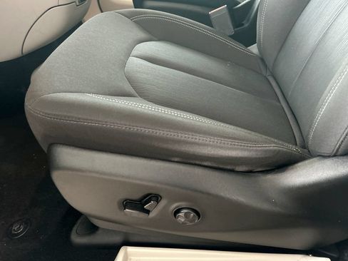 Used 2023 Chrysler Voyager LX FWD image 12