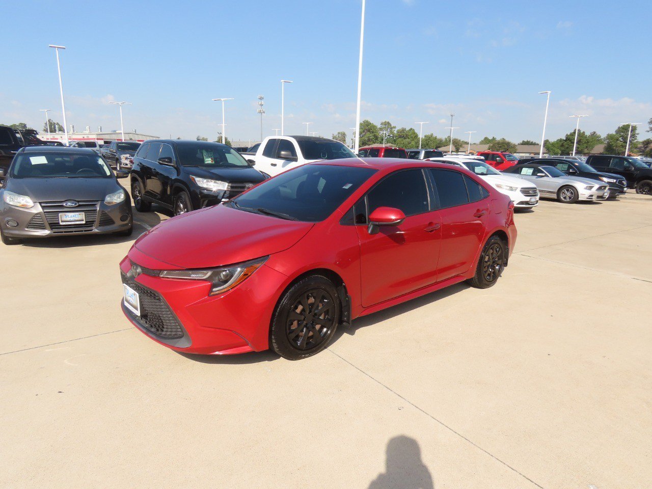 Used 2020 Toyota Corolla LE FWD image 2