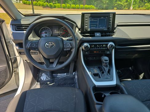 Used 2020 Toyota RAV4 XLE w/ Convenience Package AWD/4WD image 17
