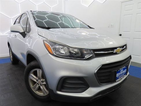 Used 2017 Chevrolet Trax LS AWD/4WD image 2
