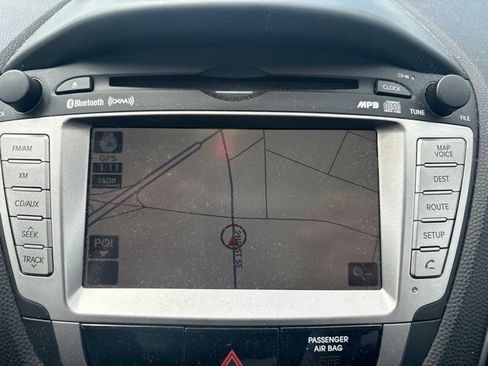 Used 2011 Hyundai Tucson Limited w/ Premium Pkg 3 FWD image 10