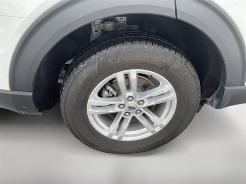 Used 2023 Ford Explorer XLT w/ Equipment Group 202A image 10