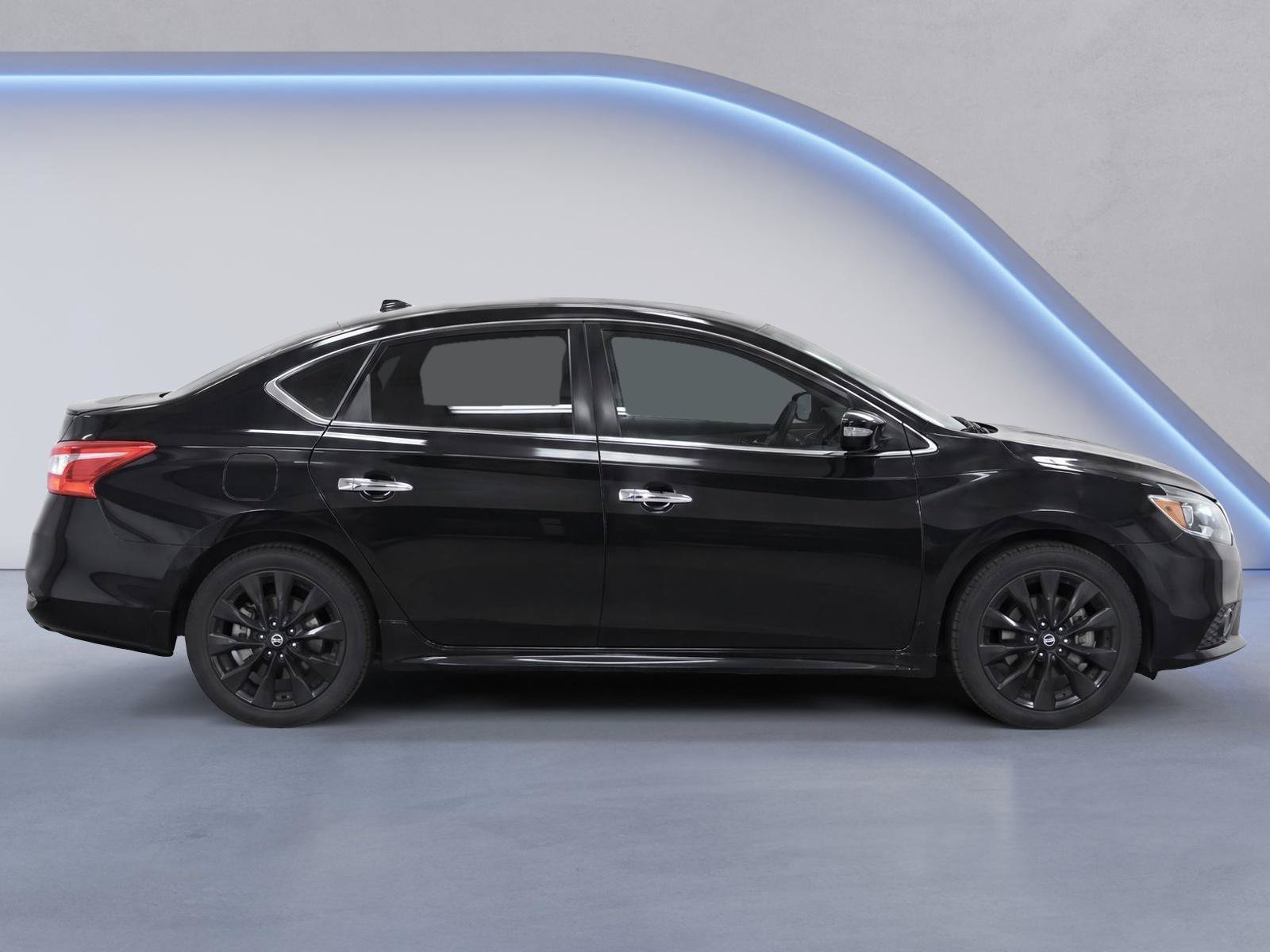 Used 2018 Nissan Sentra SR w/ SR Midnight Edition Package FWD image 8