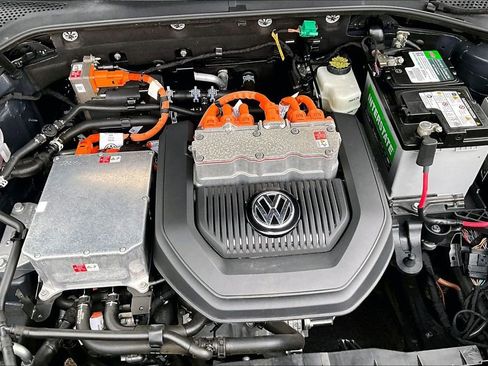 Used 2016 Volkswagen e-Golf SE FWD image 31
