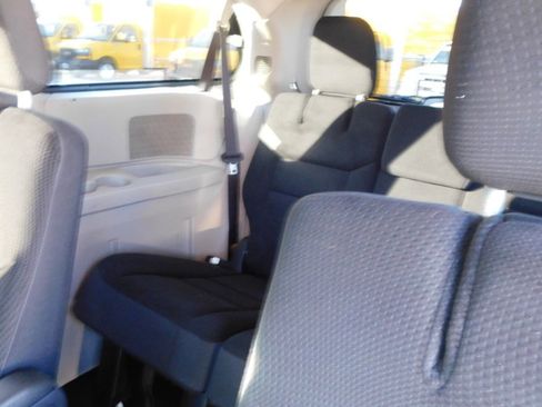 Used 2019 Dodge Grand Caravan SE w/ UConnect Hands-Free Group image 21