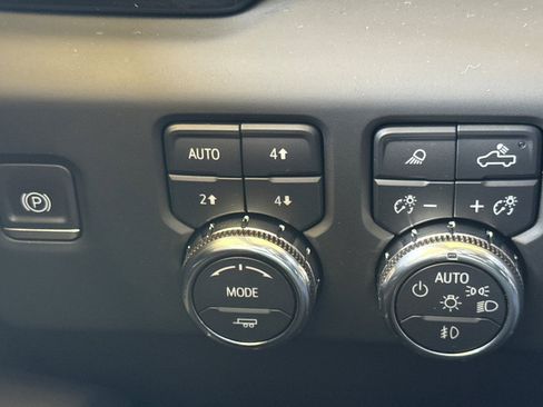 Used 2024 GMC Sierra 1500 AT4X image 31