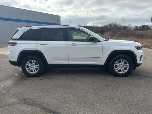 Used 2023 Jeep Grand Cherokee Laredo image 7