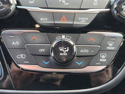 Used 2019 Chrysler Pacifica Touring-L w/ S Appearance Package FWD image 34