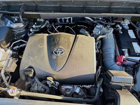 Used 2022 Toyota Highlander XLE image 42