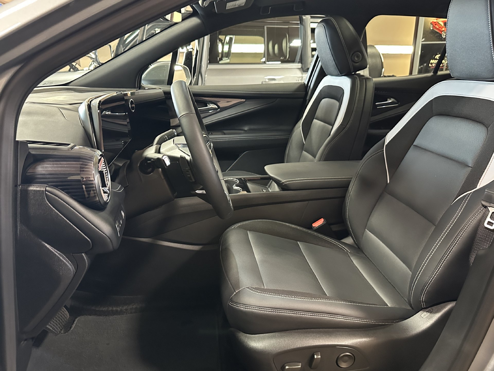 Used 2024 Chevrolet Blazer EV LT AWD/4WD image 17