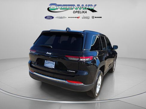New 2025 Jeep Grand Cherokee Laredo image 8