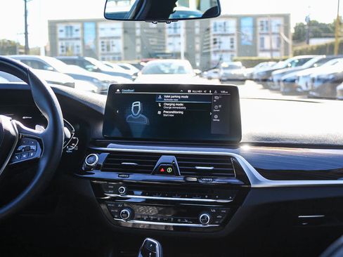 Certified 2023 BMW 530e w/ Convenience Package image 13