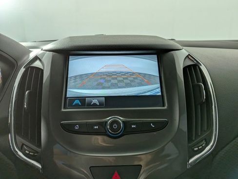 Used 2017 Chevrolet Cruze LT image 6