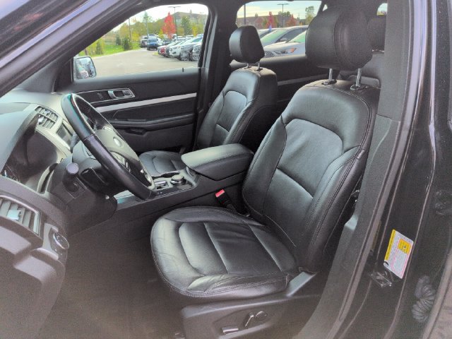 Used 2017 Ford Explorer XLT w/ Equipment Group 202A AWD/4WD image 28
