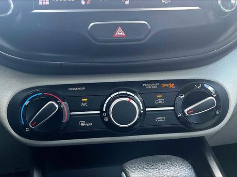 Used 2023 Kia Soul LX w/ LX Technology Package image 33