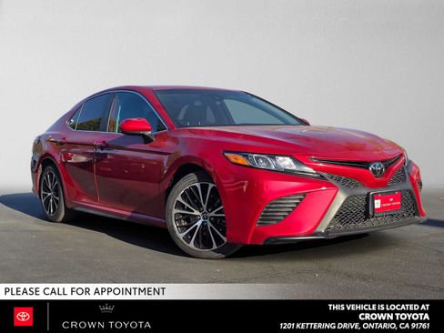 Used 2020 Toyota Camry SE FWD image 1