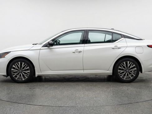 Used 2025 Nissan Altima 2.5 SV FWD image 5