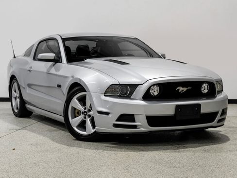 Used 2013 Ford Mustang GT Premium w/ Comfort Pkg RWD image 4