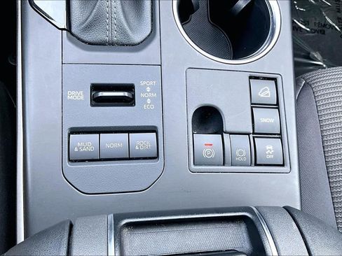 Used 2024 Toyota Highlander LE image 15