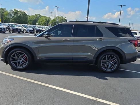 Certified 2026 Ford Explorer ST AWD/4WD image 2
