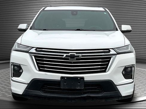 Used 2023 Chevrolet Traverse Premier FWD image 2