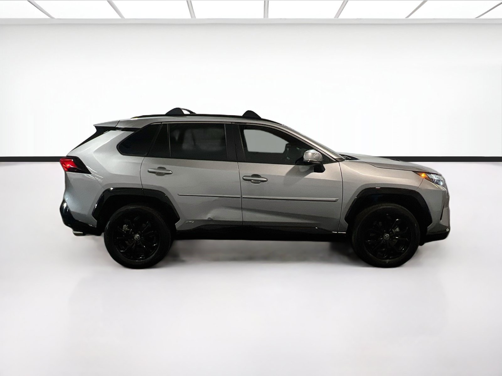 Used 2022 Toyota RAV4 SE w/ Convenience Package AWD/4WD image 23
