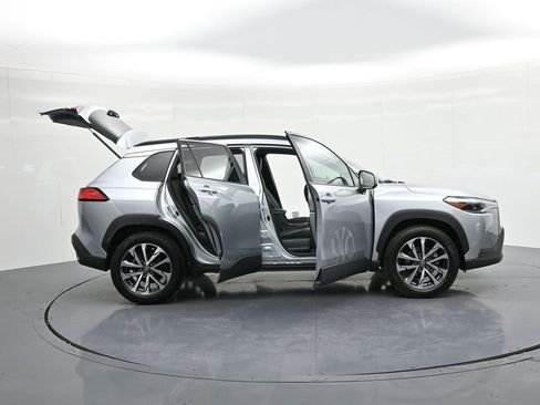 Used 2024 Toyota Corolla Cross XLE image 24