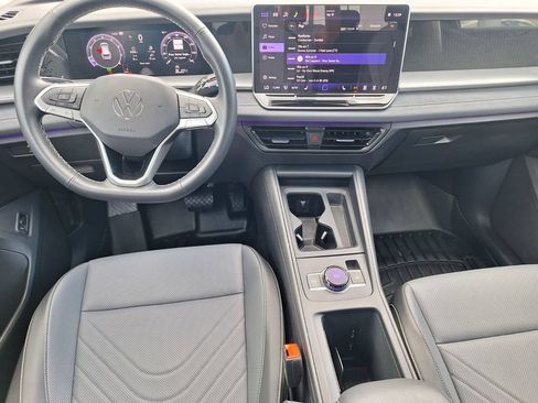 Used 2026 Volkswagen Tiguan SE w/ Panoramic Sunroof Package FWD image 21