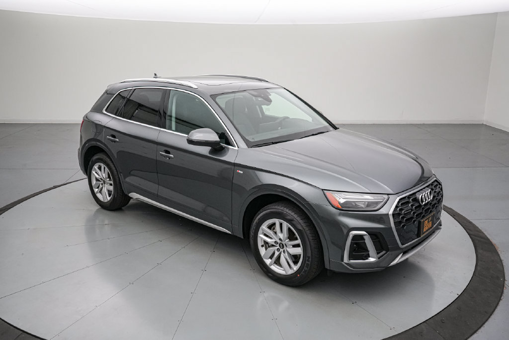 Used 2023 Audi Q5 2.0T Premium w/ Convenience Package AWD/4WD image 2