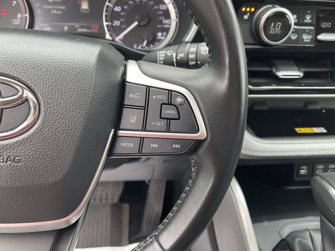 Certified 2025 Toyota Highlander XLE AWD/4WD image 24