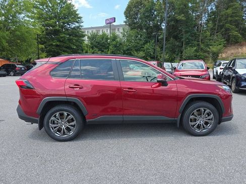 Used 2022 Toyota RAV4 XLE Premium AWD/4WD image 2