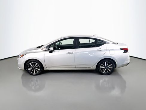 Used 2021 Nissan Versa SV image 6