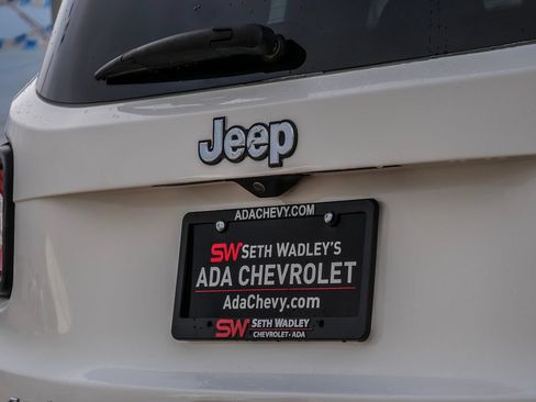 Used 2023 Jeep Renegade Latitude AWD/4WD image 10