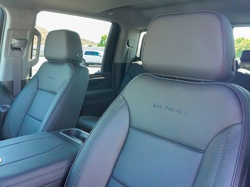 New 2026 GMC Sierra 2500 Denali w/ Denali Reserve Package AWD/4WD image 16