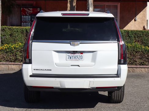 Used 2017 Cadillac Escalade ESV Platinum AWD/4WD image 7