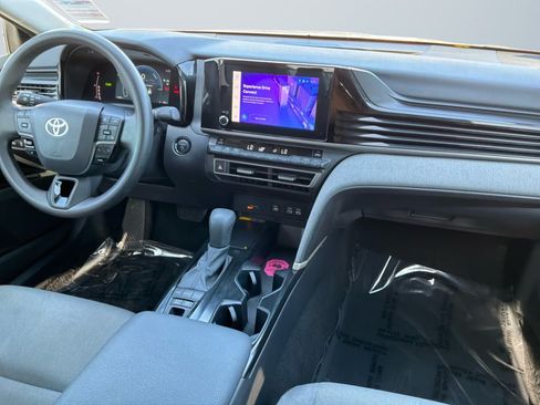 Used 2025 Toyota Camry LE w/ Convenience Package FWD image 14